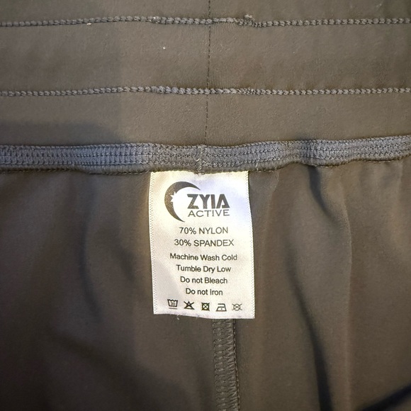 Zyia Dark Olive Peak Zipper Joggers (short) 24” Size Large - Picture 3 of 7